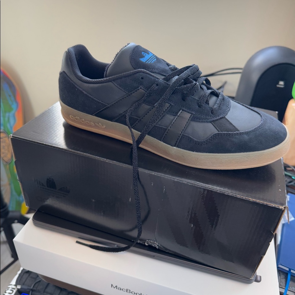 Adidas Aloha Supers Size 10